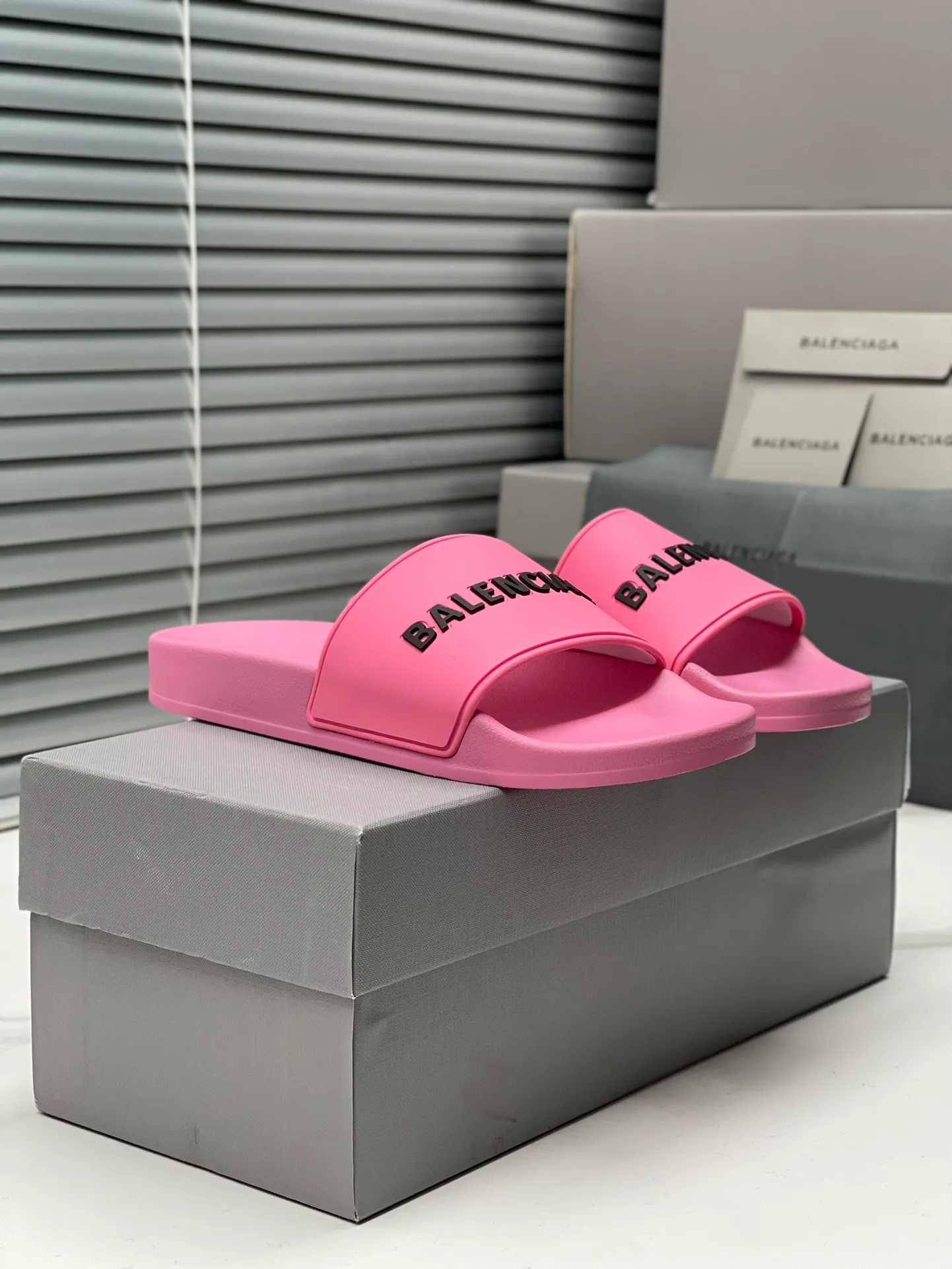 👟👟Ex-factory price 240👟👟 Women's Shoes Women's Clothing Balenciaga 2023 trendy slippers!  Balenciaga Political Campaign Latest Abrasive Development!  A favorite of European and American ladies, celebrities, and Internet celebrity girls. Exquisite uppers are hand-sewn and threaded. They are fluffy and soft, skin-friendly and soft, a must-have for summer. Fashionable but not overly ostentatious. Original natural rubber non-slip and wear-resistant sole. Size 35-40, 39-45 matching counter latest original packaging.